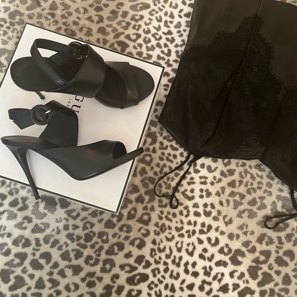 BLACK GUESS HEELS 9.5 M - Picture 1 of 11